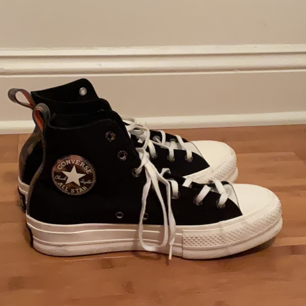 Converse Black and White High-Top Sneakers Classic Design - Picture 2 of 4